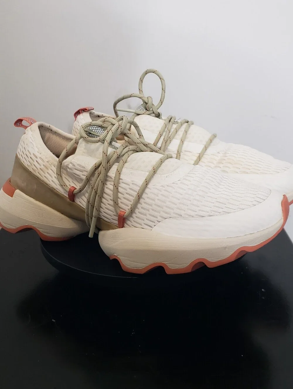 Sorel Kinetic Impact Lace Shoes Womens Sz 9.5 Sea Salt White Tan Orange Mesh